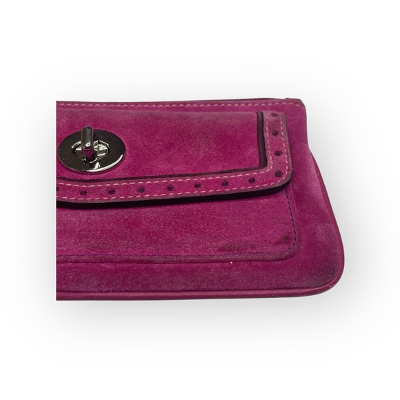 Vintage 90’s: Coach ❃ Suede Turnlock Wristlet Bag ❃ Magenta + Silver Hardware ❃ - Picture 3 of 16